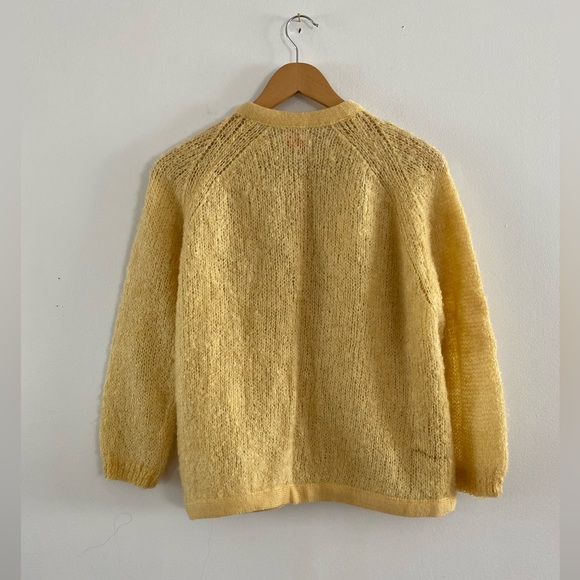 SOLD ELSEWHERE - Vintage 70s/80s wool buttercream button-up cardigan - S-M - Picture 7 of 9